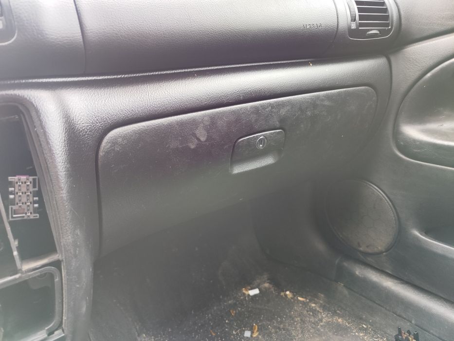 VW Passat B5 FL lift schowek pasażera