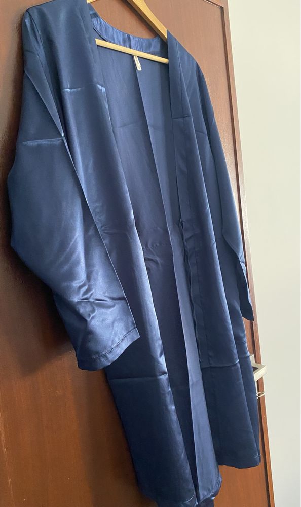 Robe azul tecido acetinado unisexo
