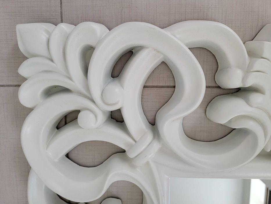 Espelho decorativo com moldura