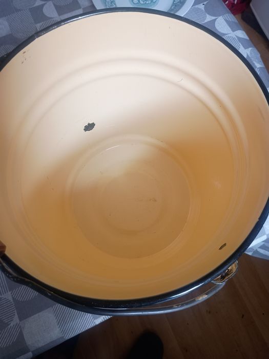 Wiadro z PRLlata 80 xx wieku