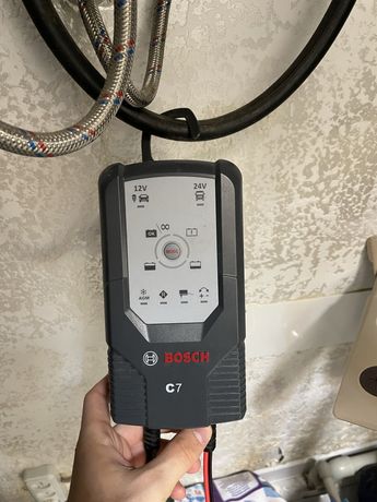 Зарядка для аккумуляторов Bosch C7 12v 24v 7A