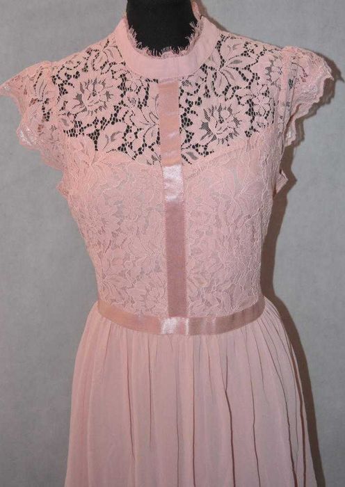 Zwiewna sukienka z koronkową górą Miusol L