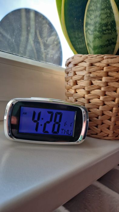 Nowy zegarek z budzikiem Grundig