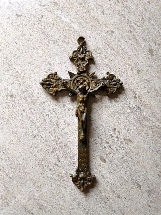 Crucifixo latão antigo