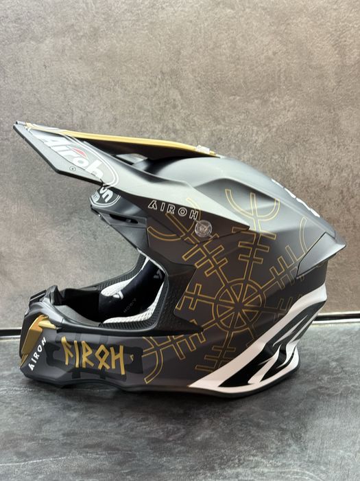 Шолом Airoh twist 2.0