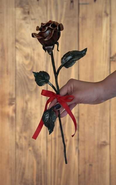 Wieczna róża w ozdobnym opakowaniu idealna na prezent Dzień Matki