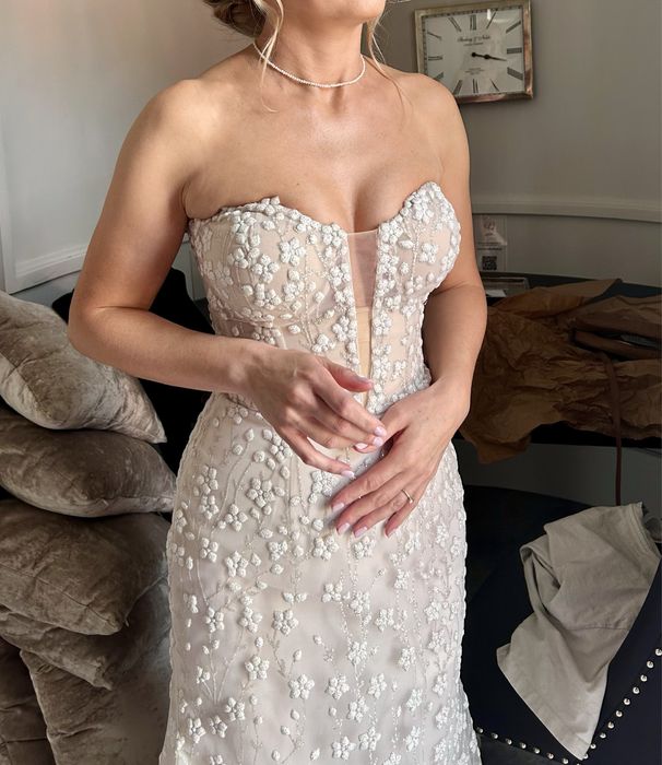 Elegancka suknia ślubna firmy Pronovias- w bardzo dobrym stanie.