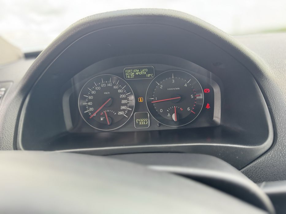 Volvo v50 d2 доглянутий