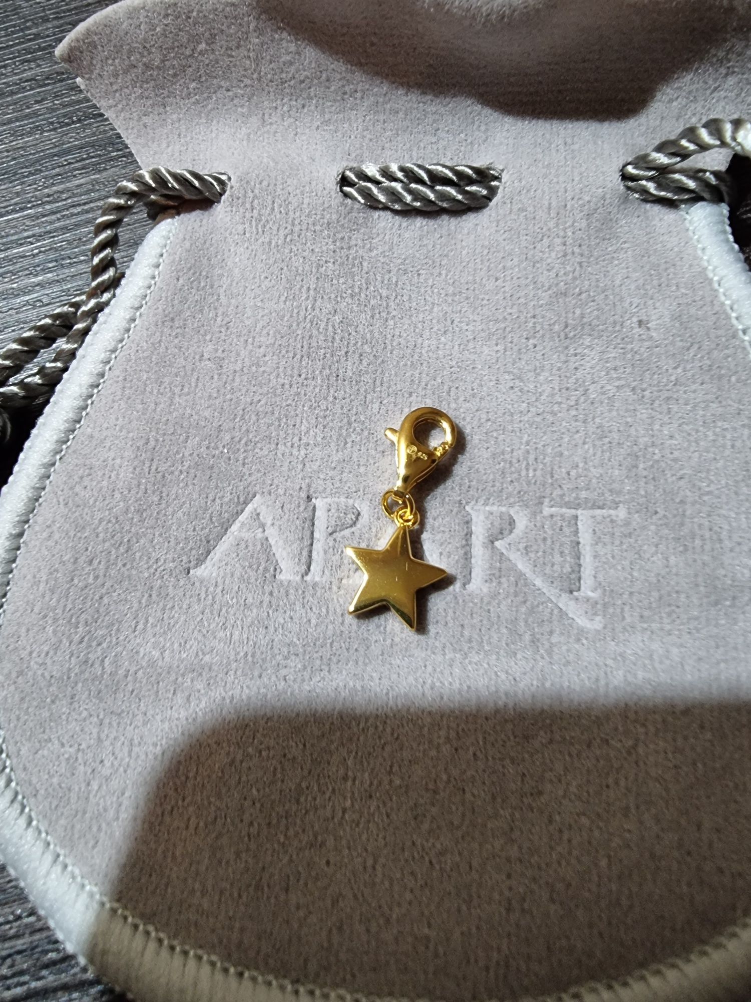 Apart pozłacany charms