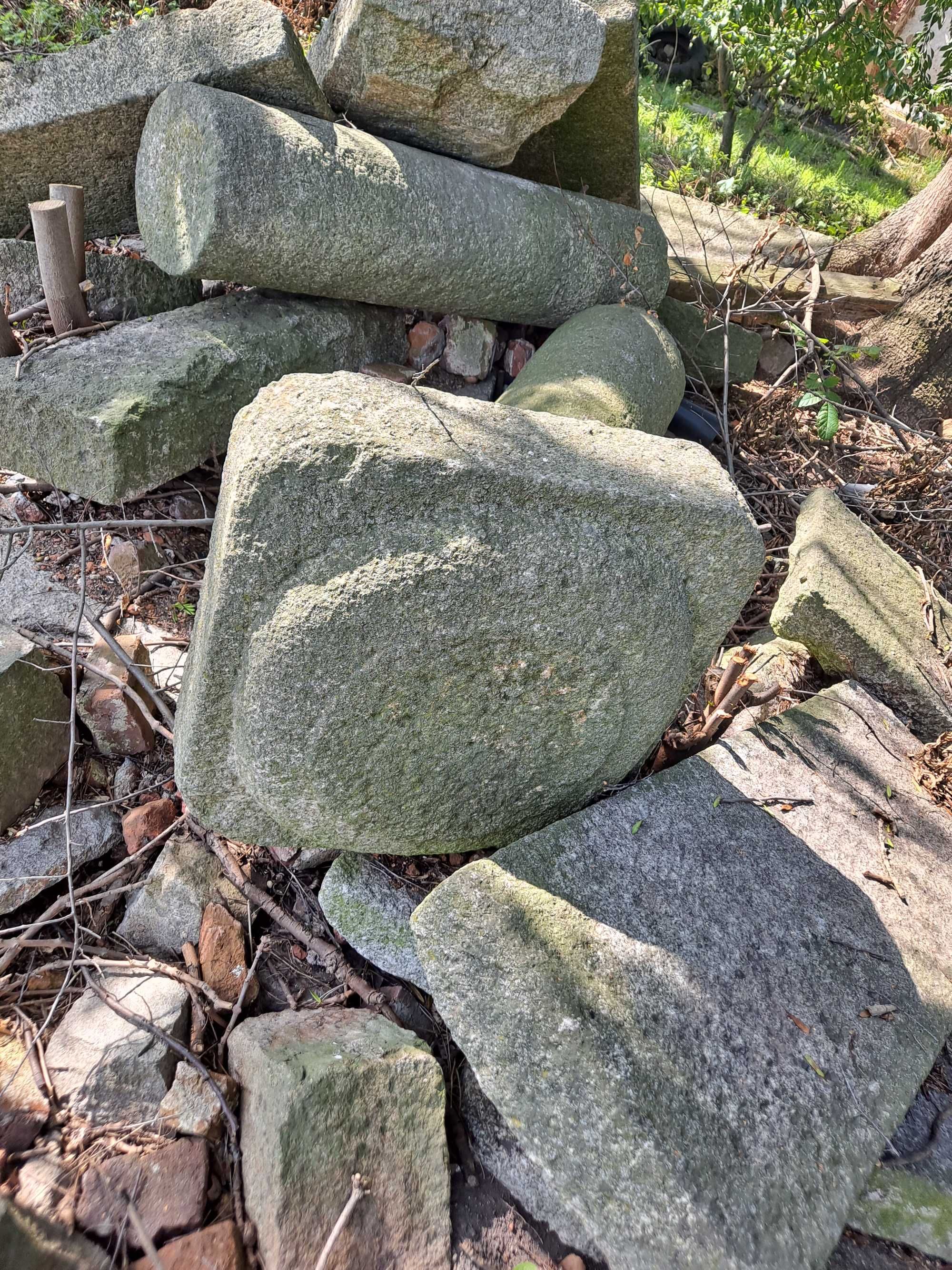 Elementy granitowe kolumny