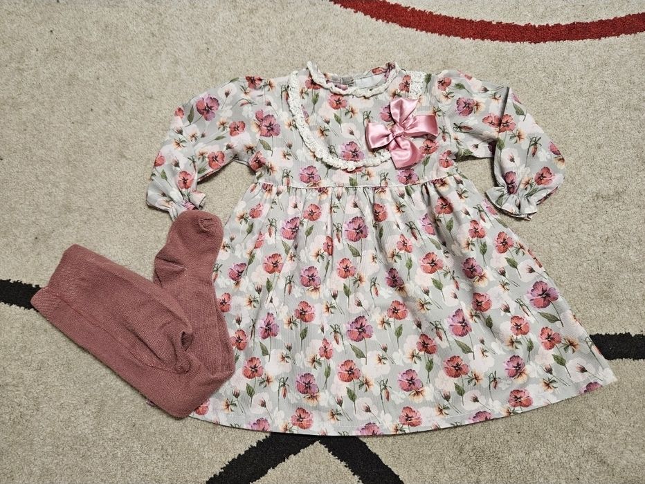 Vestido florido (18meses) novo (oferta meia calça)

Vestido nunca usad