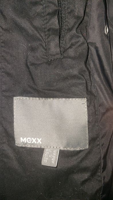 Impermeável, corta vento MEXX, com capuz - como novo!
tamanho 40
75€