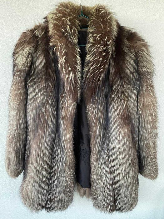 Casaco pêlo de raposa castanho e bege