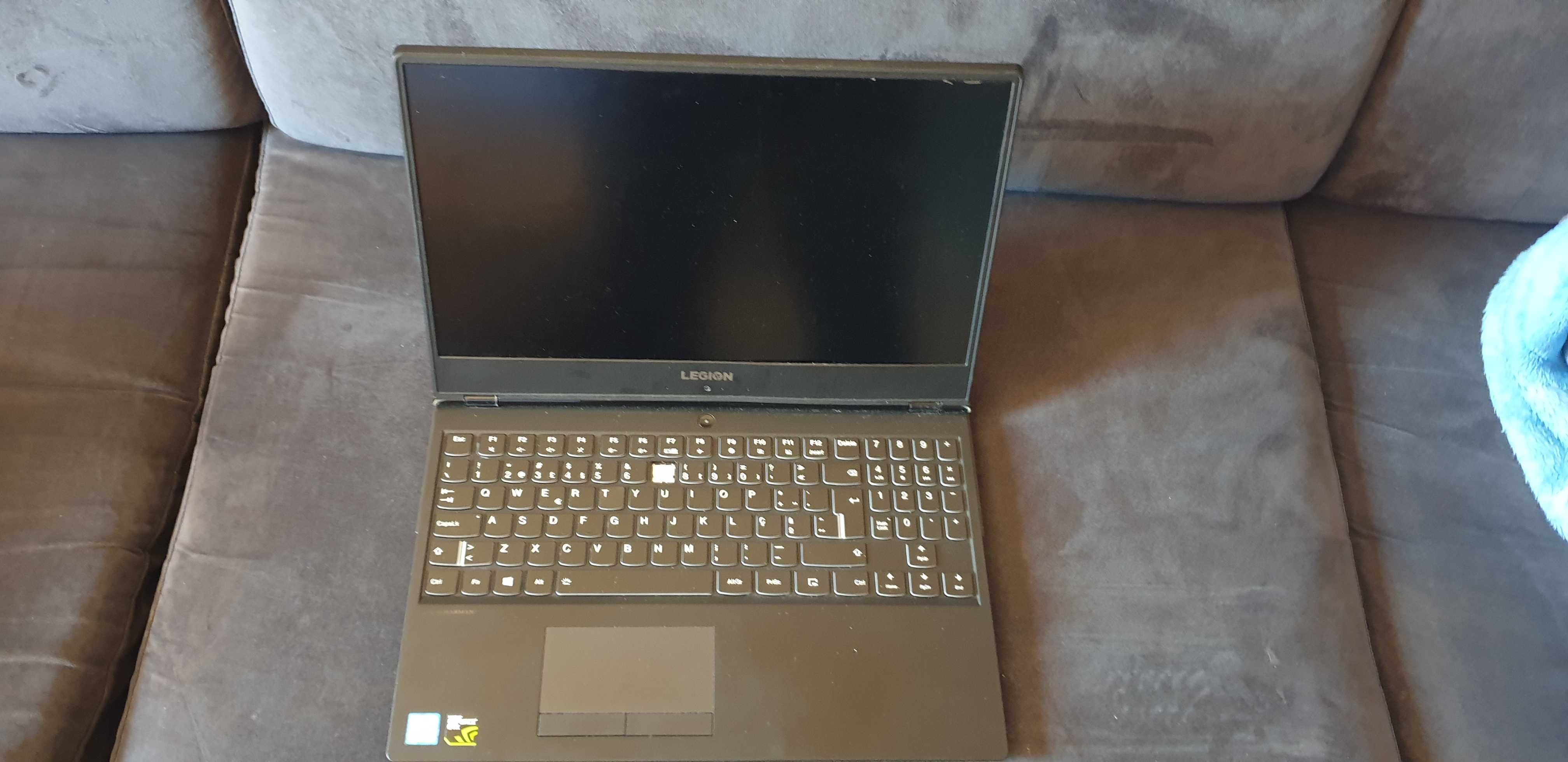 Portátil lenovo legion y530 avariado