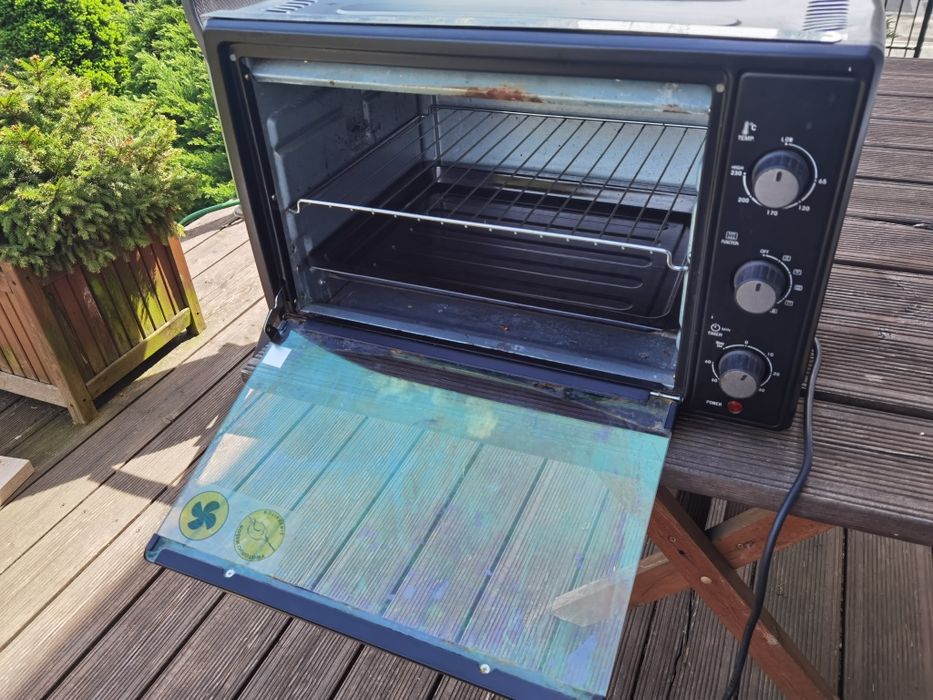 Piekarnik grill przenośny.