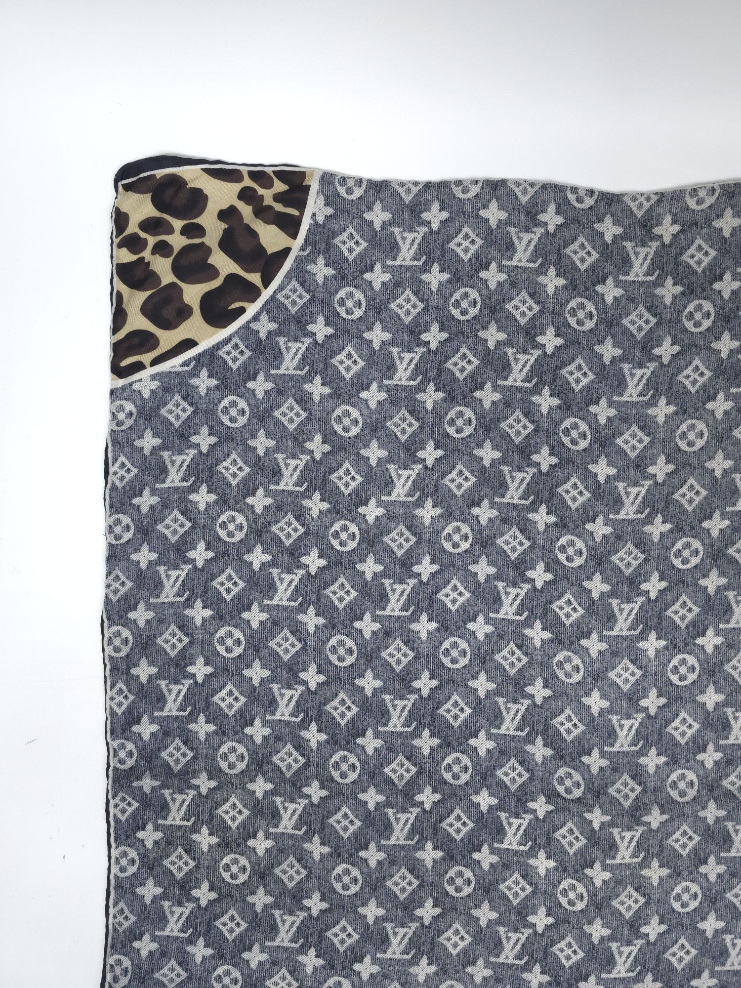 Louis Vuitton chusta jedwabna z monogramem