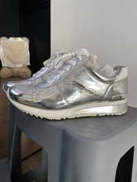 Стильні сріблясті кросівки корс , оригінал на 36 розмір