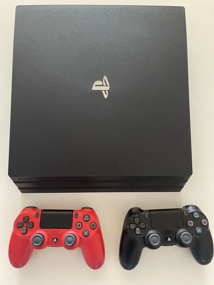 PlayStation 4 Pro 1TB, com poucas horas de jogo