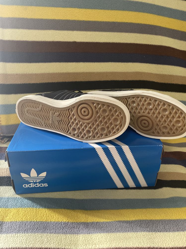 Sapatilhas adidas novas