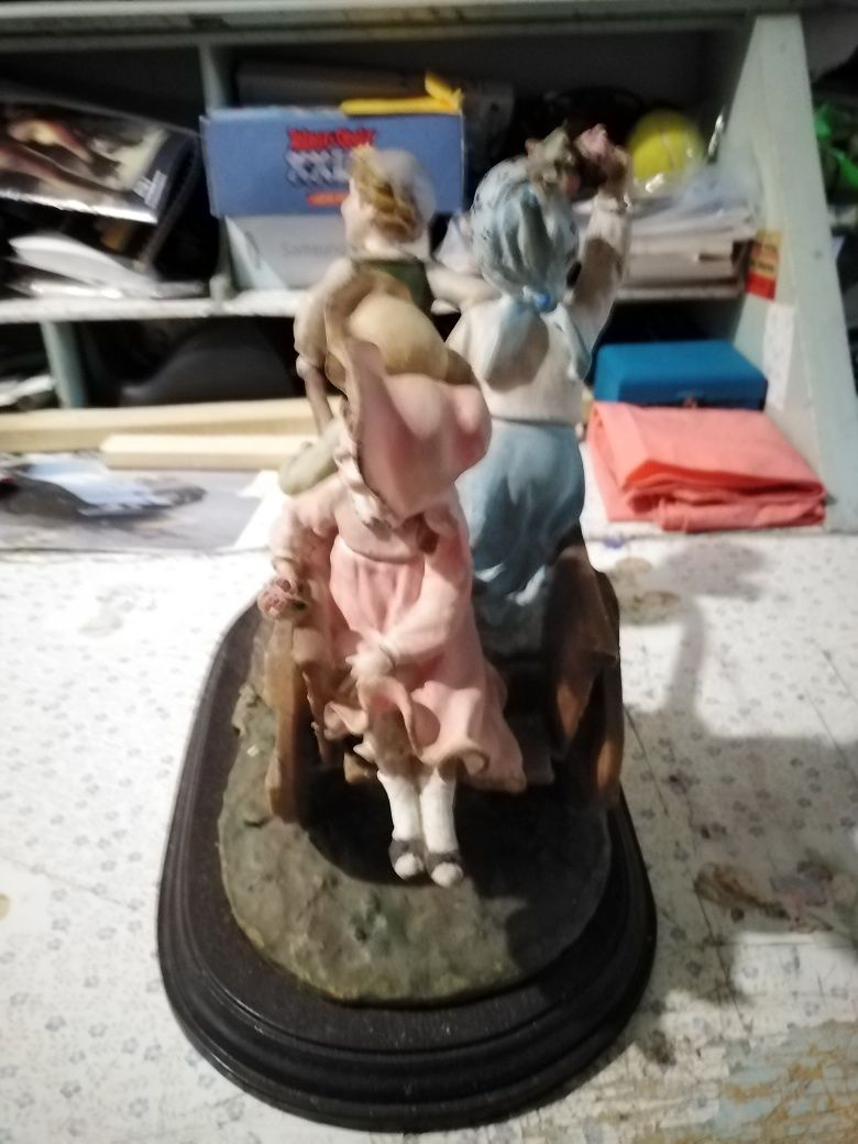 Vendo bonecos de jarro bom estado