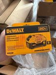 Акумуляторна батарея DEWALT DCB208 Li-Ion 8Ah 20V MAX* XR