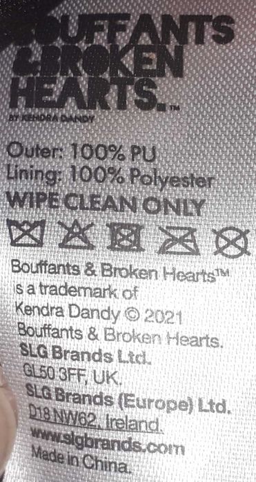 Kopertówka Bouffants & Broken Hearts (Kendra Dandy, 2021)