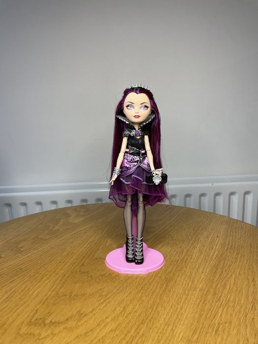с подставкой Равен Raven Queen Ever After High