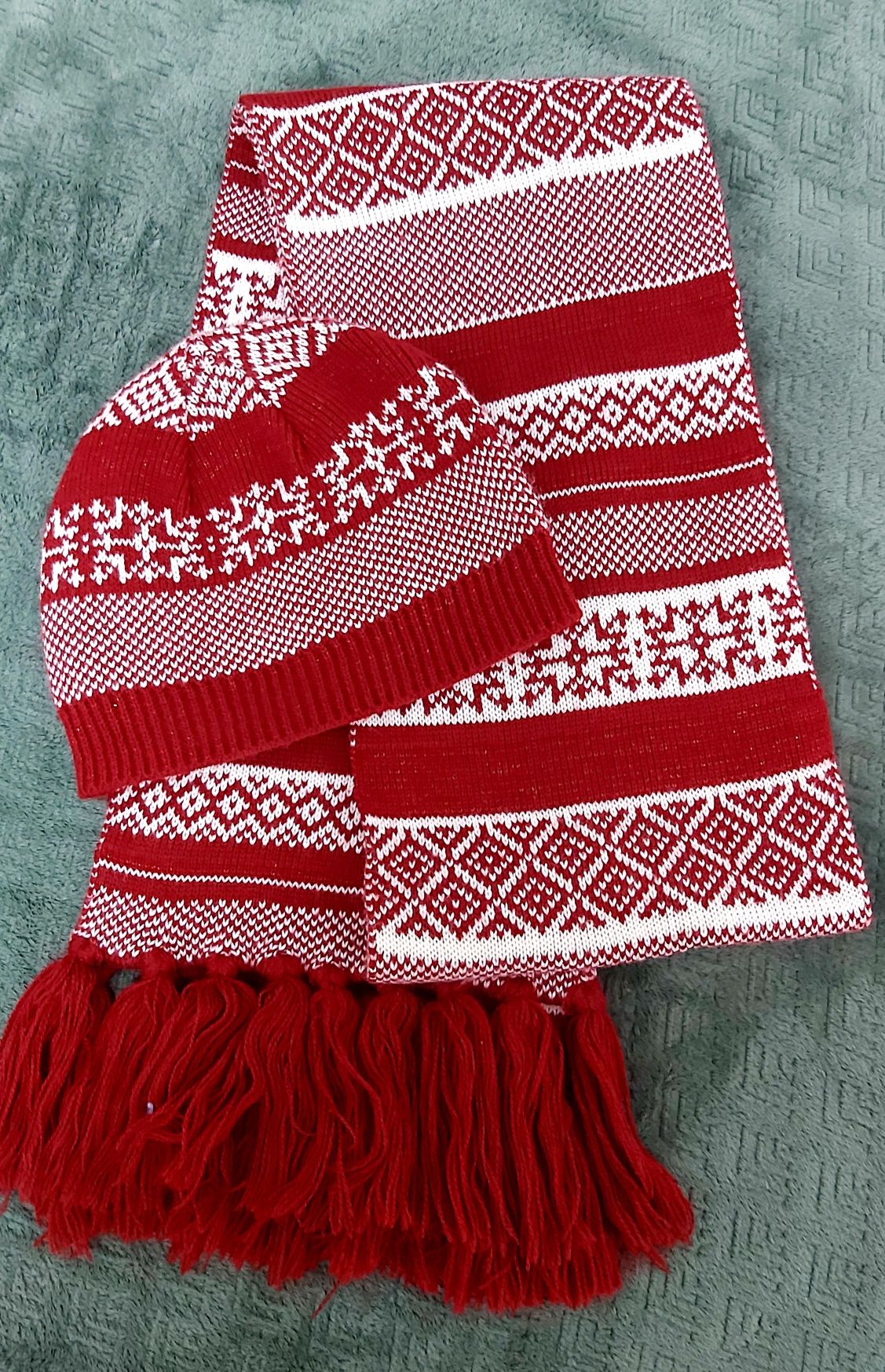 Комплект шапка з шарфом