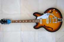 Epiphone Casino Sunburst, como nova, com Locking Tuners e Bigsby.