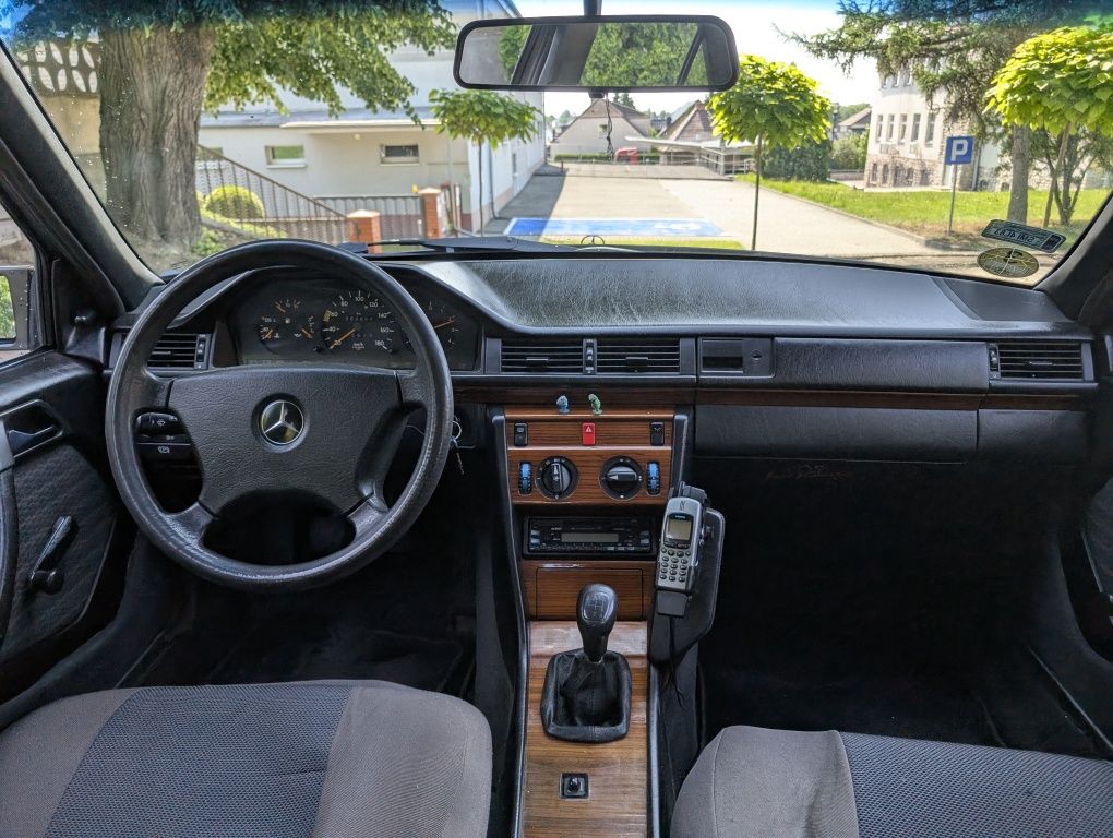 Mercedes W124 niski przebieg super stan techniczny