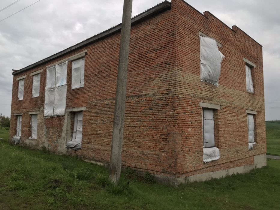 Продам адмін будівлю