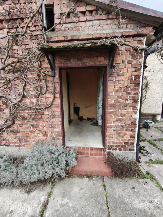 Dom z ziemią 3h ( las, budynki gospodarcze)