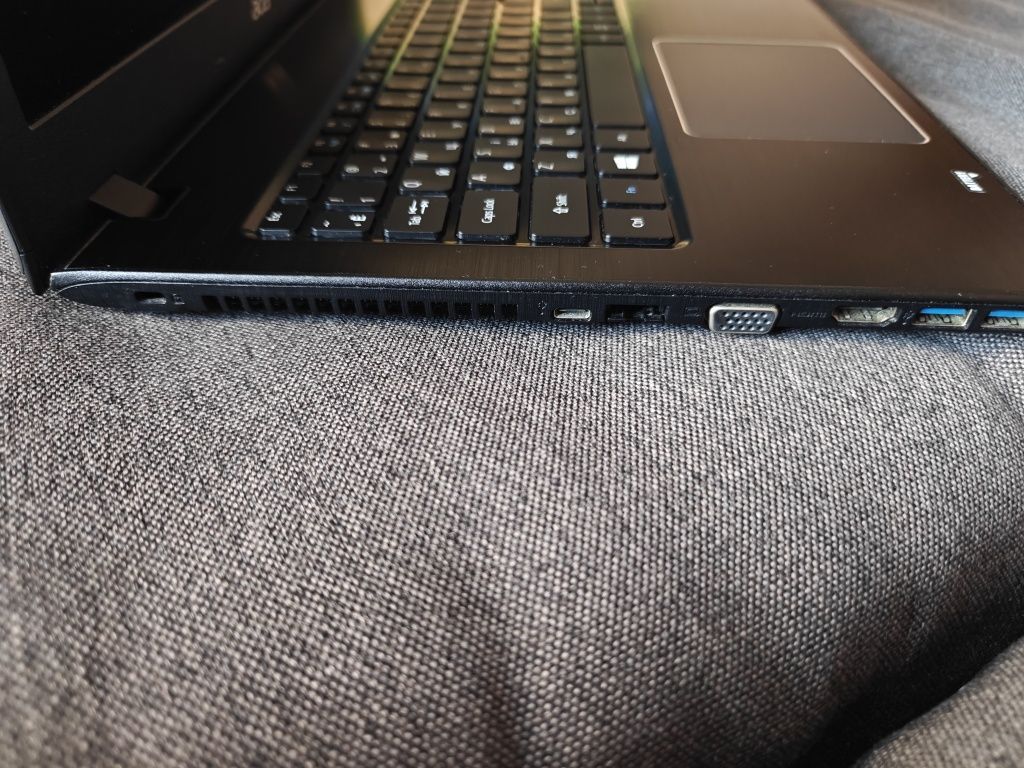 Acer E5-576G i5-8250U MX150 8gb