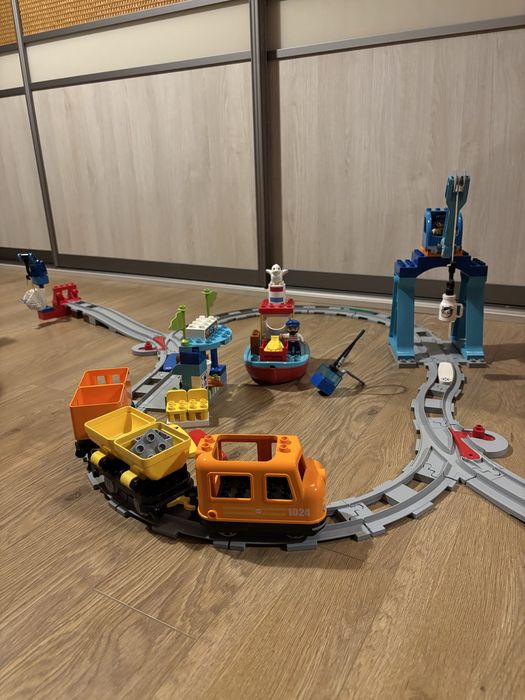 Lego Duplo Pociag towarowy- 2 rozne zestawy, ktore mozna laczyc
