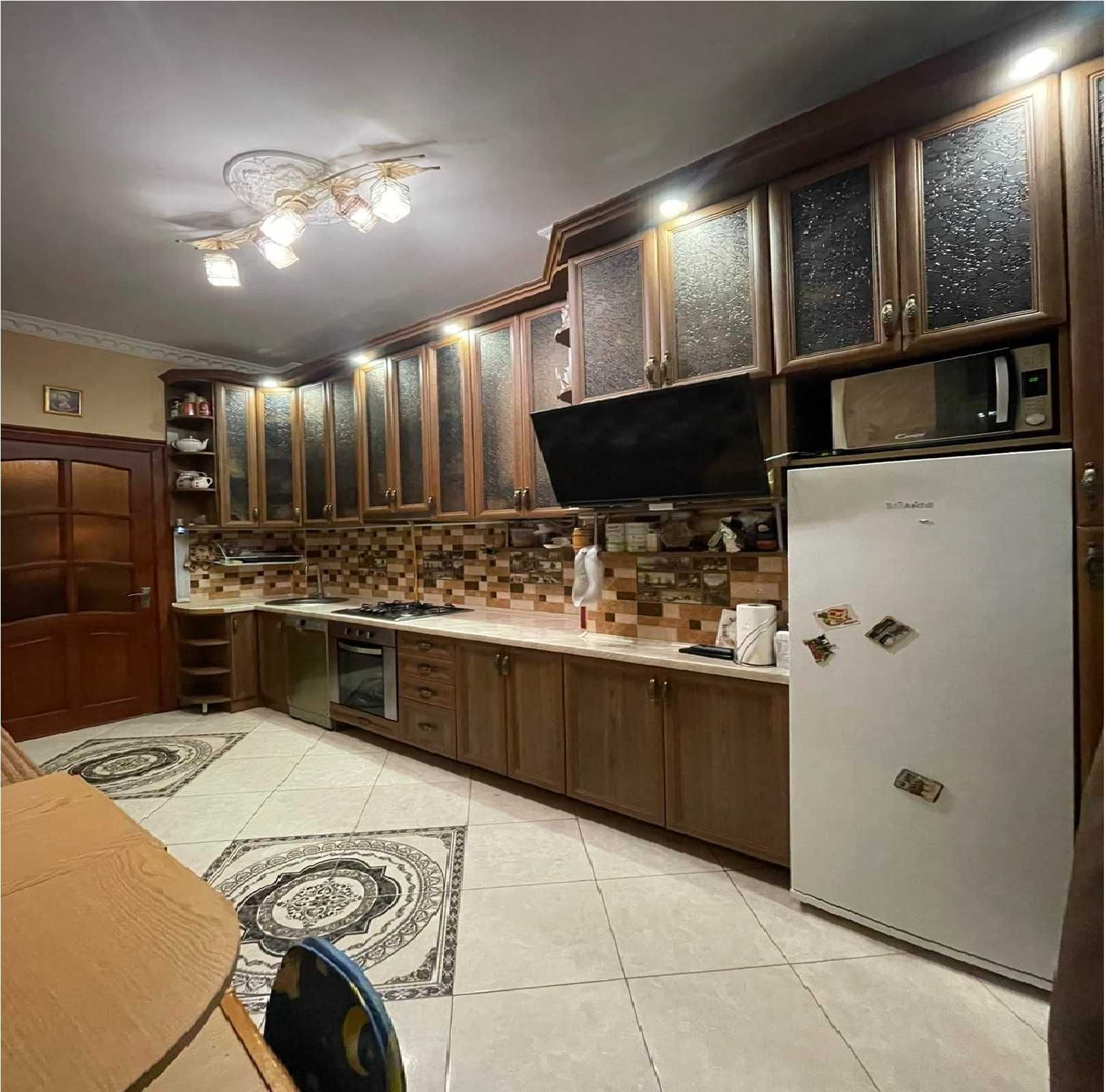 Продаж 2-кім квартира євроремонт 69/37/12м² вул Ромашкова 124999$ ТОРГ