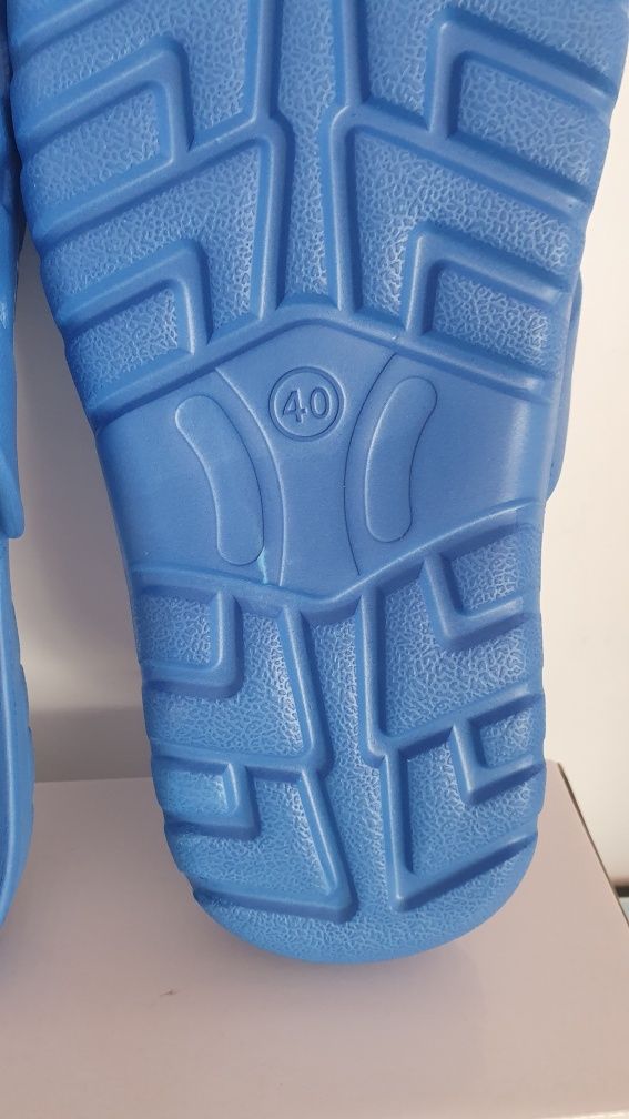 Klapki piankowe uniwersalne modne rozmiar 40.  Długość stopy 26 cm
