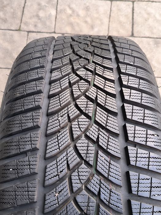 Шини 235 45 r18 GoodYear UltraGrip Performance