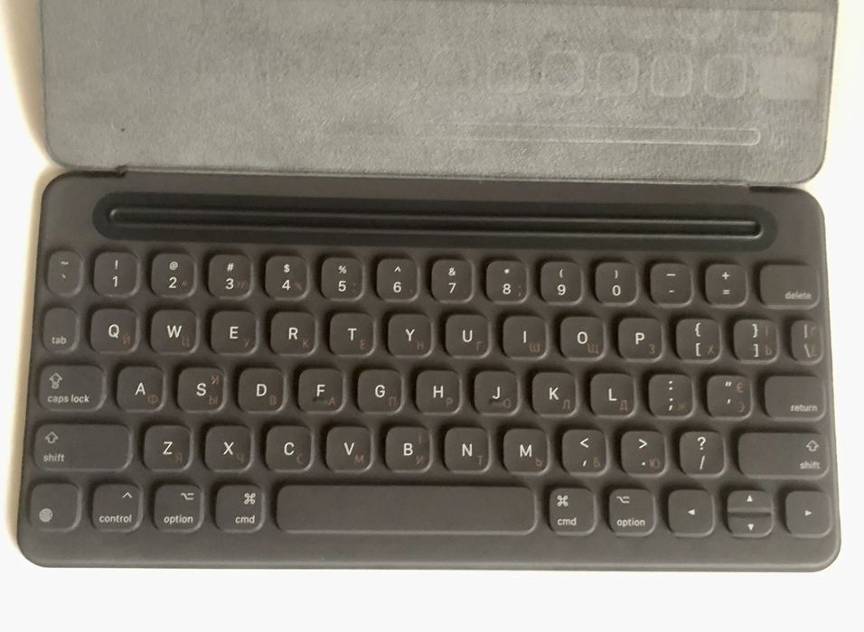 Продам чохол/клавіатуру Apple Smart Keyboard A1772 для iPad Pro 9,7‘‘.