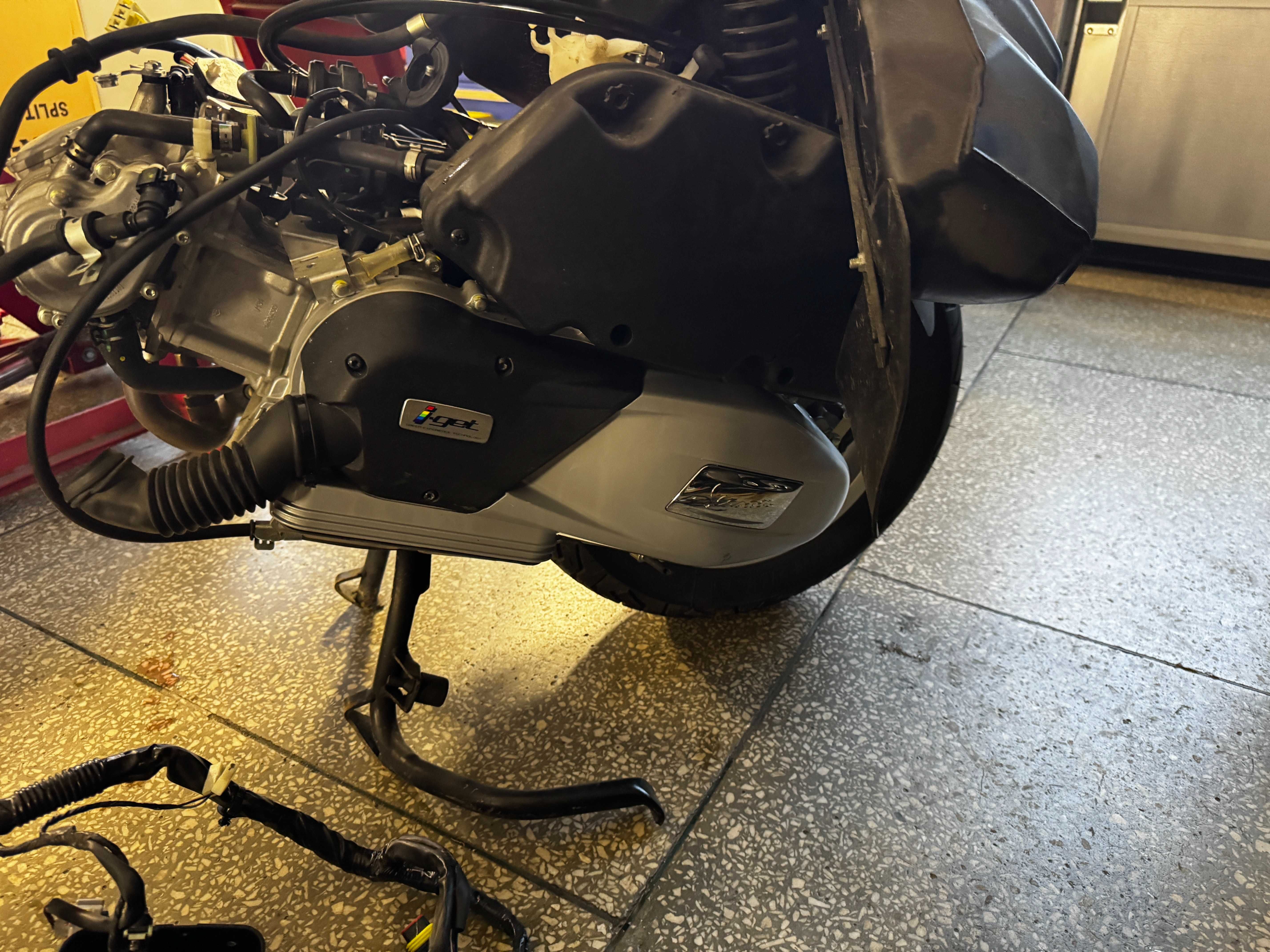 Silnik 125 I-get Vespa GTS 22rok