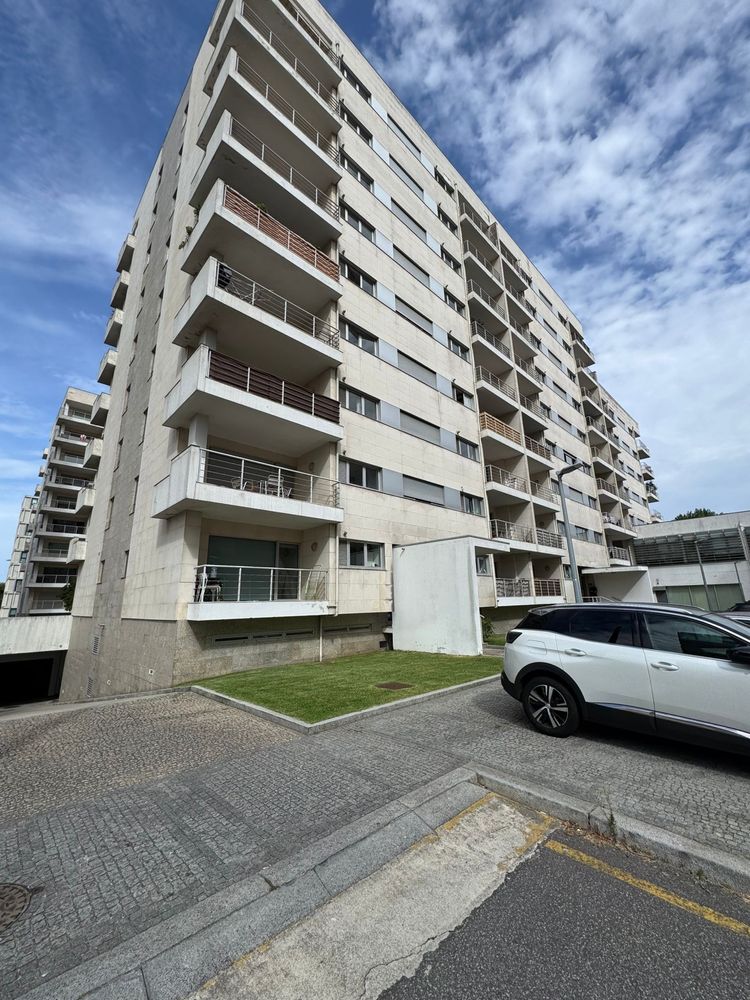 Arrenda-se vaga em garagem Paranhos
