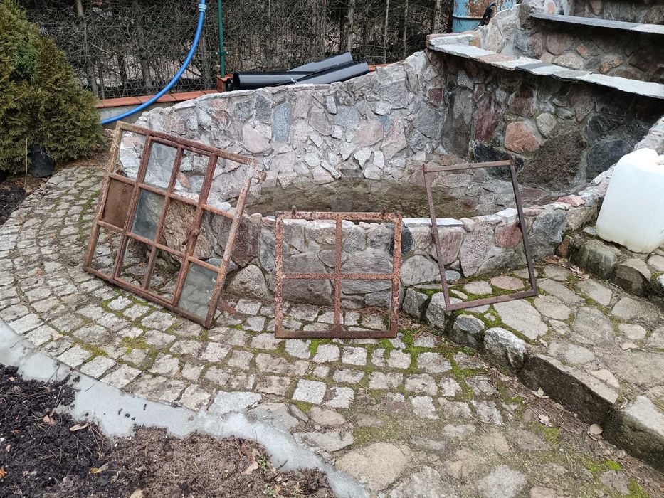 Okna żeliwne starodawne