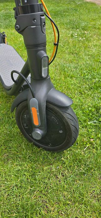 Hulajnoga elektryczna Ninebot f30d używana 300w 22km/h 36v zasięg 30km