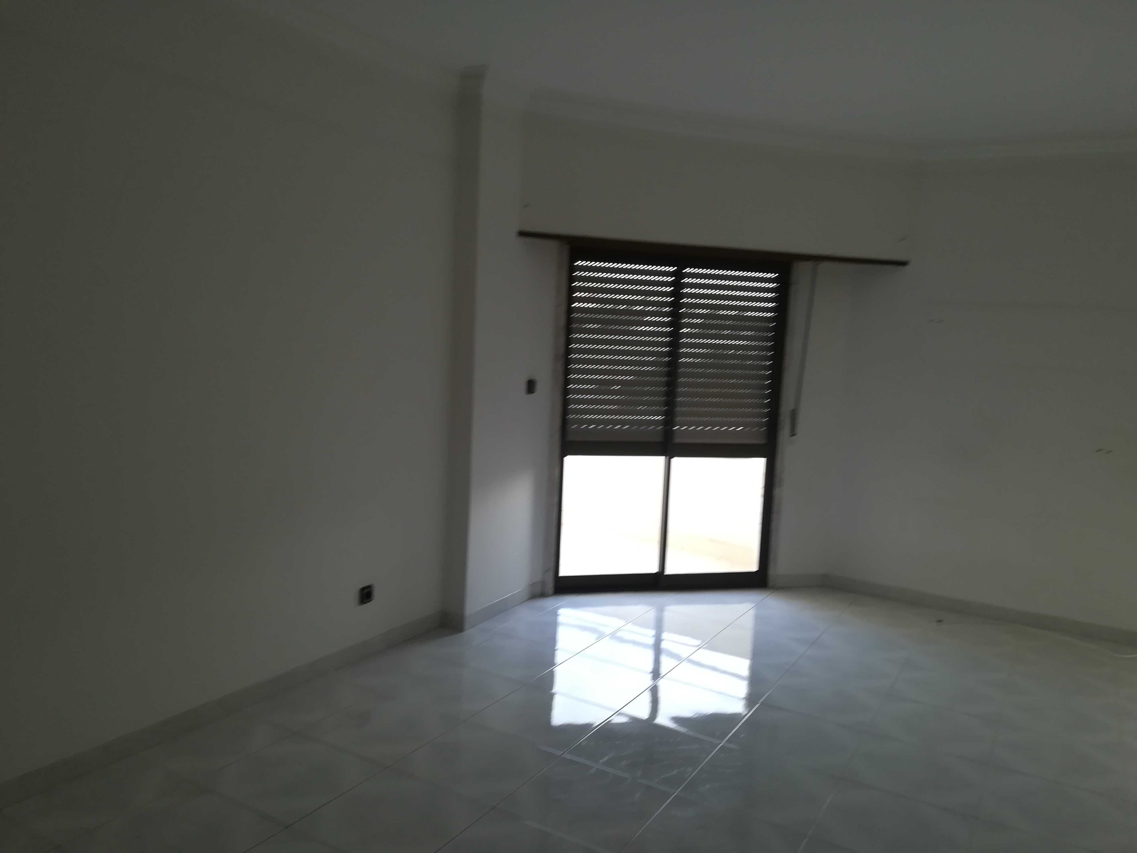 Apartamento junto praia com garagem