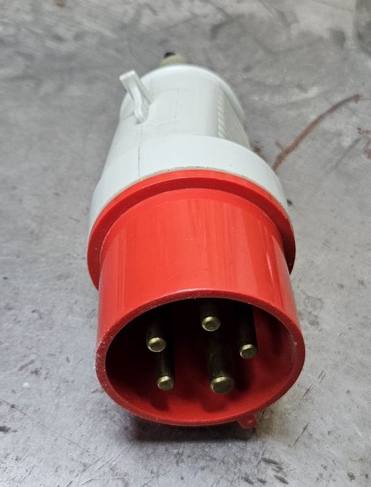 Wtyczka 32    220/380 V