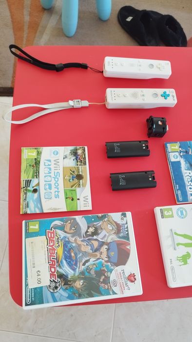 Consola Wii com todos os acessórios na imagem