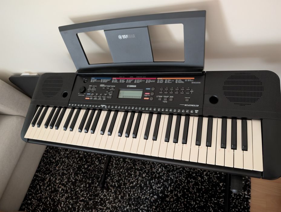 Teclado Yamaha PSR E263