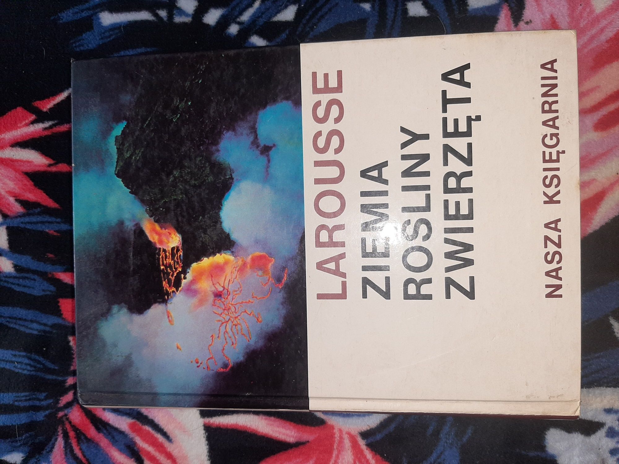 Larousse Ziemia Rośliny Zwierzęta