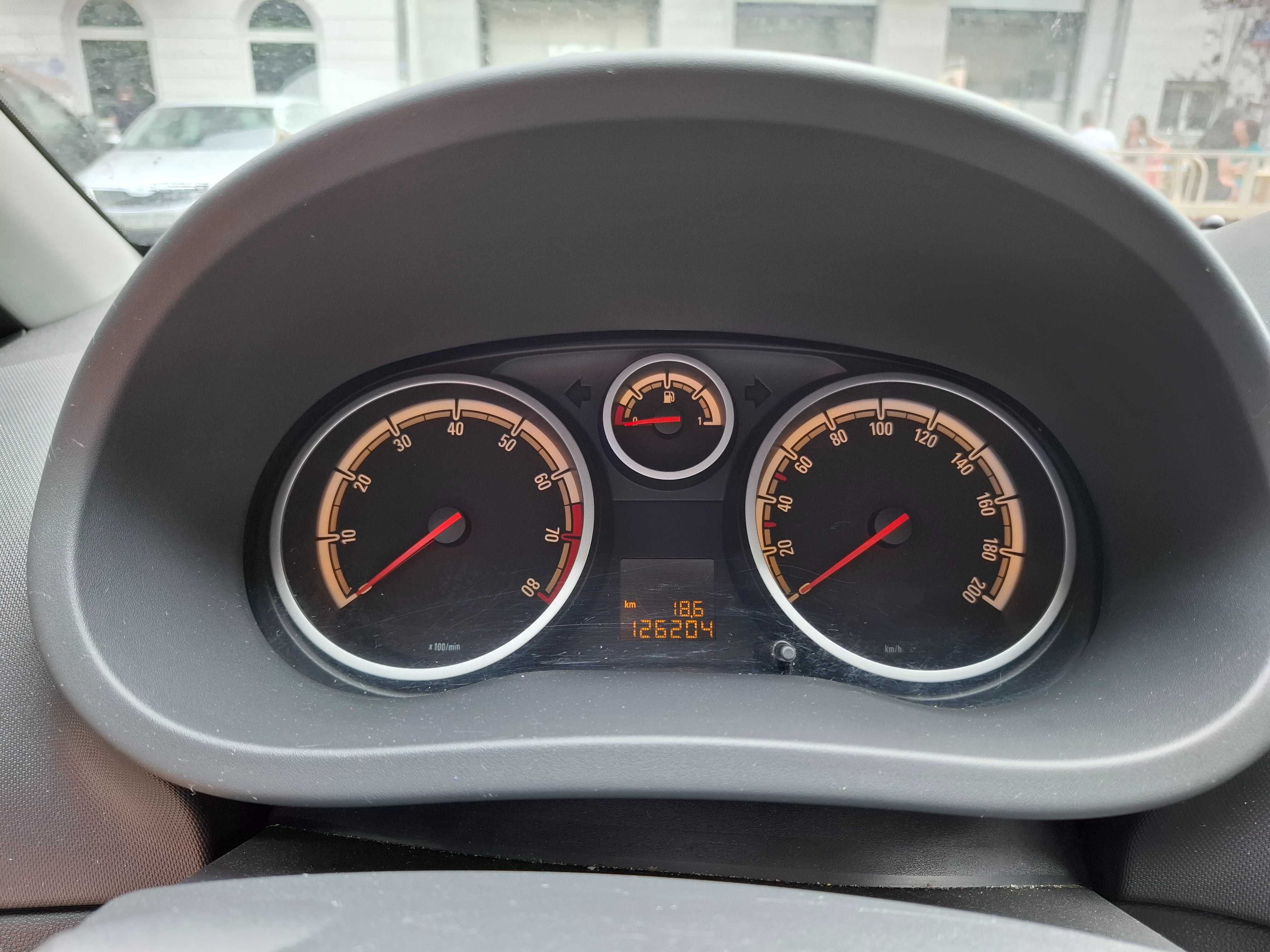 samochód osobowy Opel Corsa 1,4