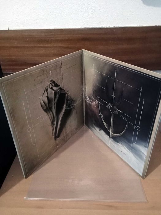 Robert Plant & The Space Shifters – Lullaby And The Ceaseless Roar