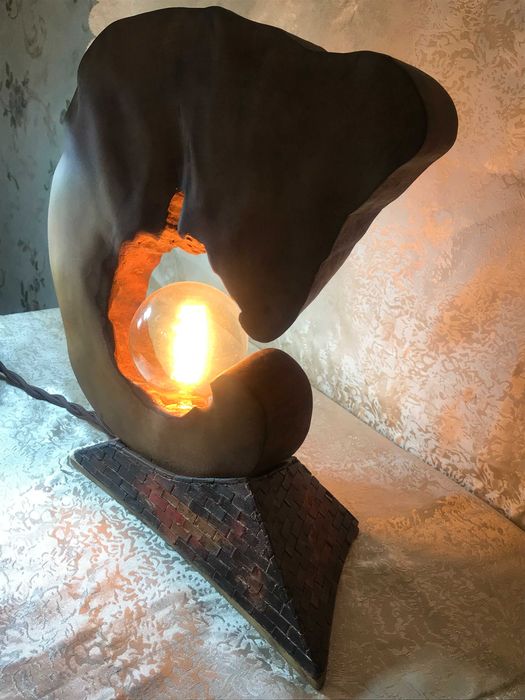 Настольная лампа . Предмет интерьера